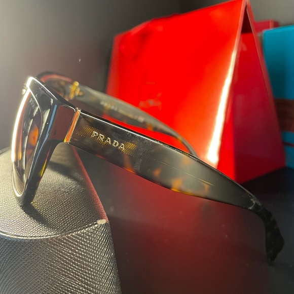 Prada sunglasses - Picture 5 of 5